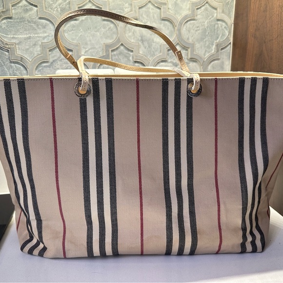 Burberry canvas pool tote - Picture 2 of 8